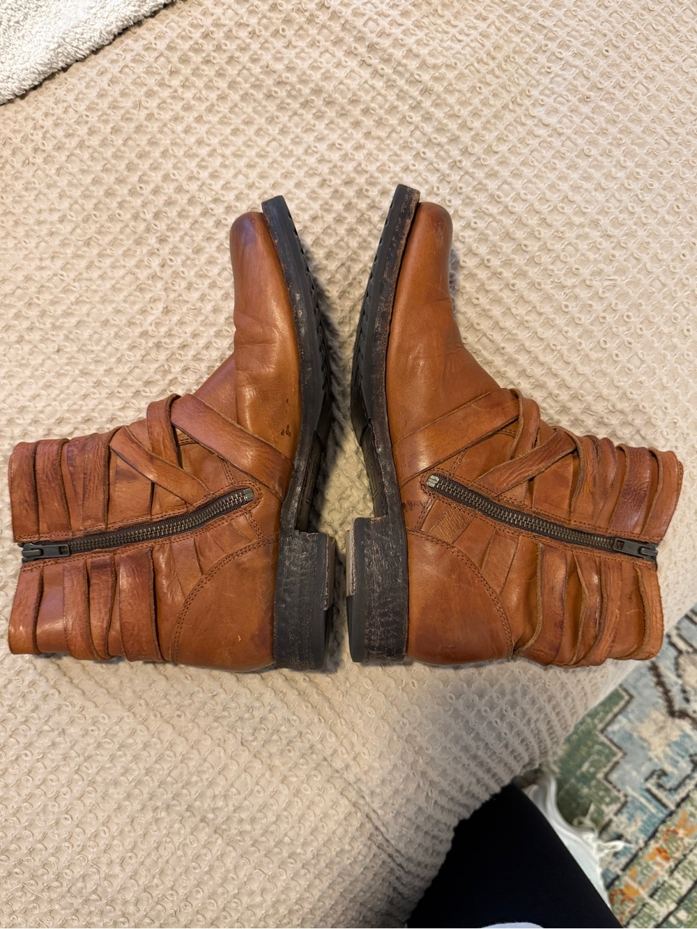 Frye Women’s Veronica Boots - Picture 2 of 5